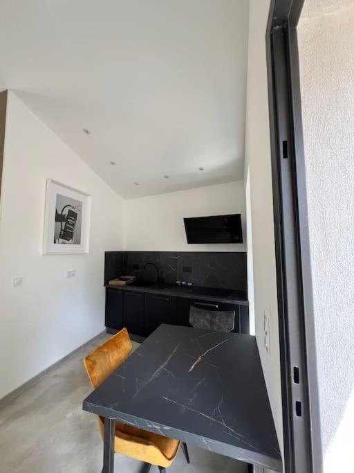 Le Charme Des Bois Apartment Alès Exterior foto
